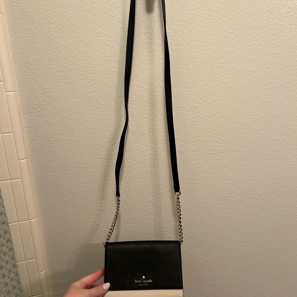 Kate spade clutch with strap - Picture 4 of 4